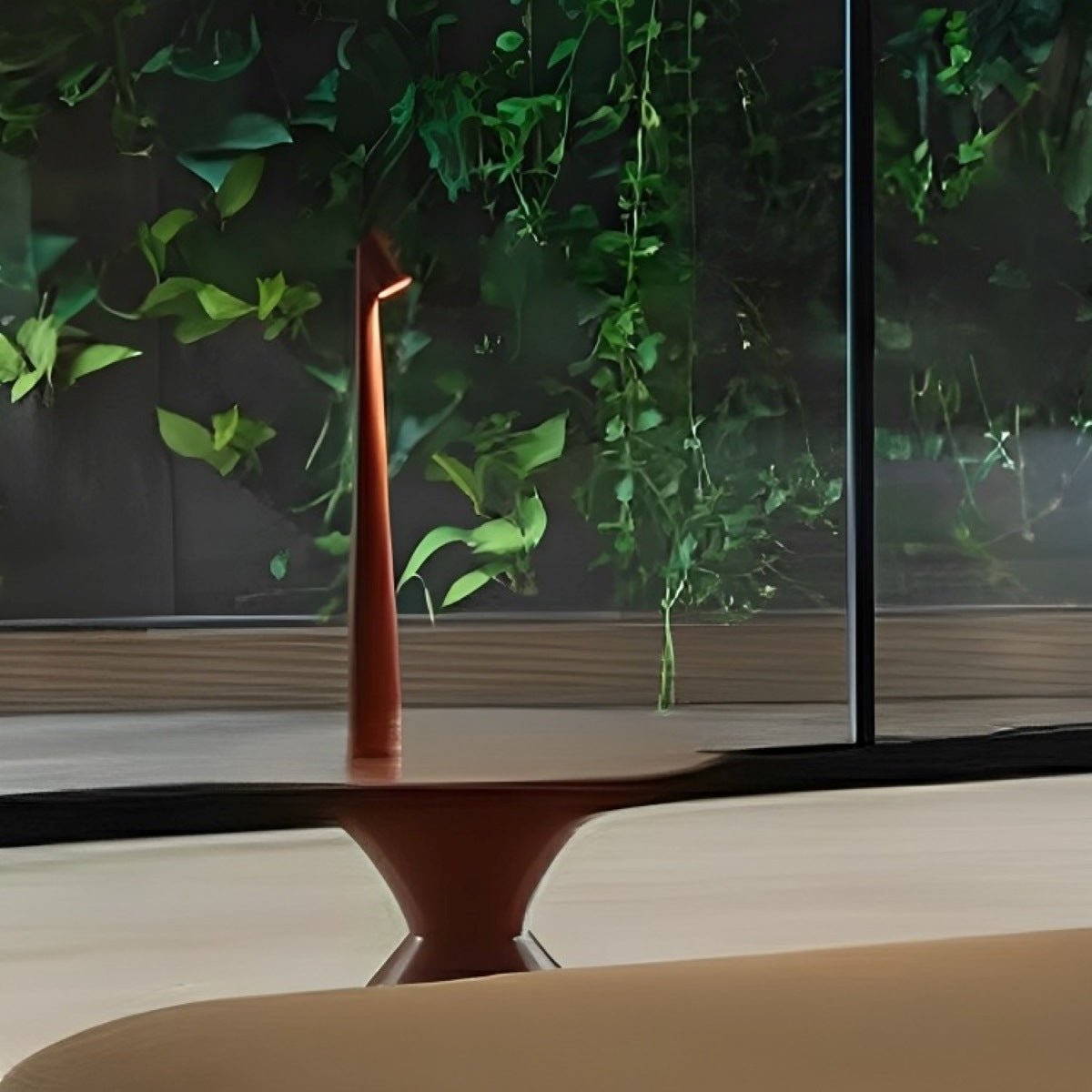 Lampe de table conique à tige inclinée | Ventumra