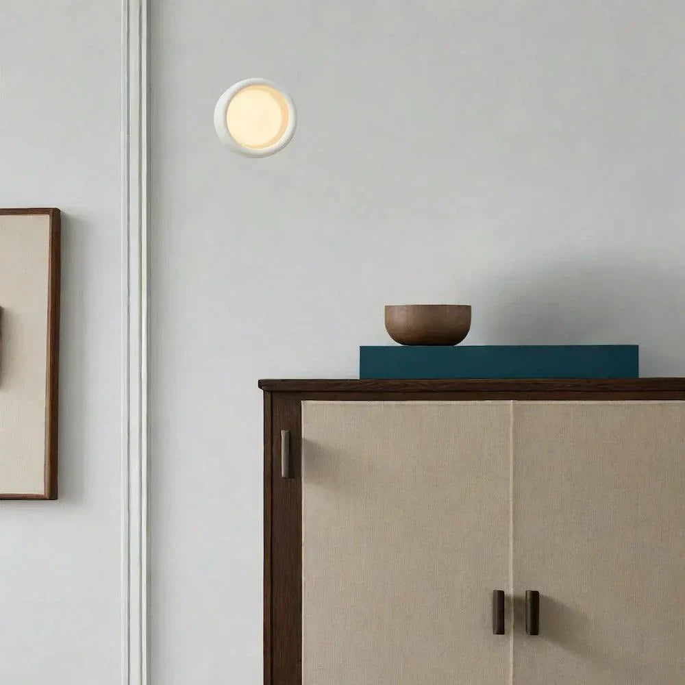 Ścienna lampa Aldwyn z opalowym szkłem | Ventumra
