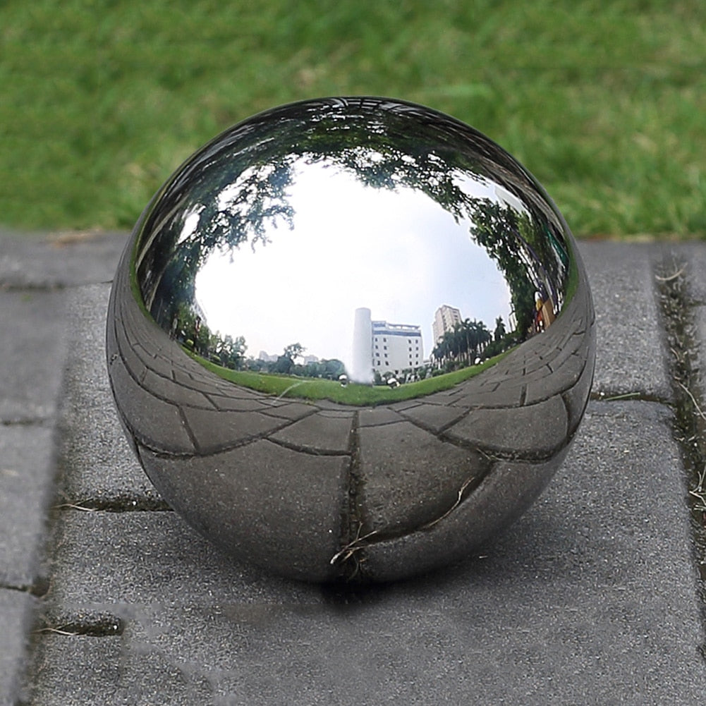 Glänzende Gartensphäre aus Edelstahl – Reflektierende Dekokugel