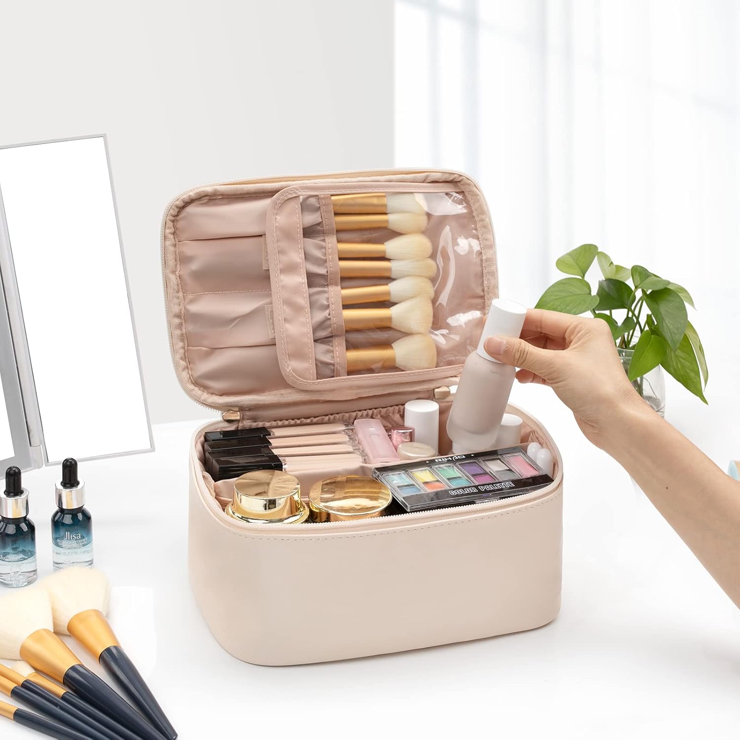 Travel-friendly Make-up Organizer with Dividers | ventumra