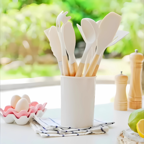 12 Piece Kitchen Utensil Set with Bamboo Handles | ventumra