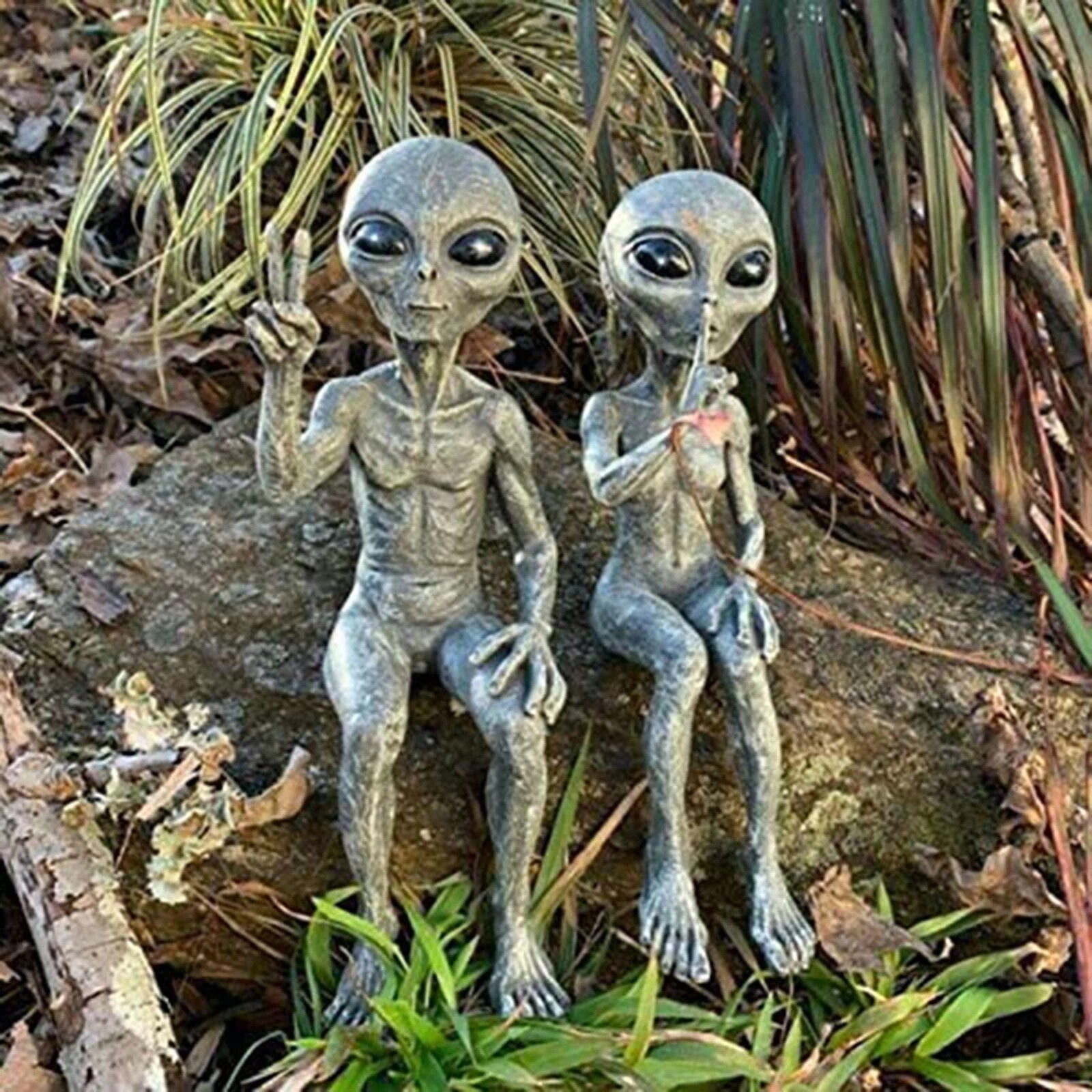 Alien Statue made of Resin for Garden & Outdoor Area | ventumra