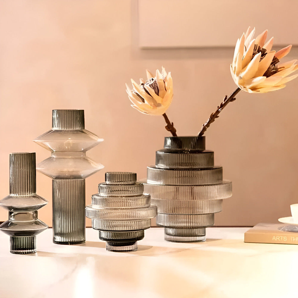 Elegant Amber Glass Vase - Contemporary Decorative Piece for Stylish Living Spaces | ventumra