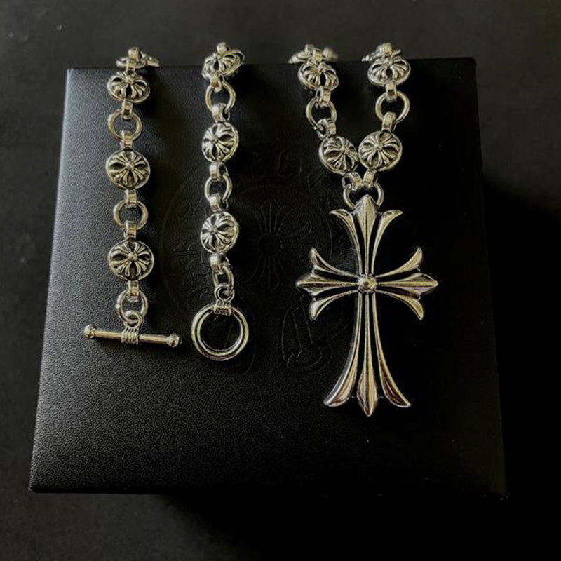 Ornate Silver-Tone Cross Pendant Necklace | ventumra