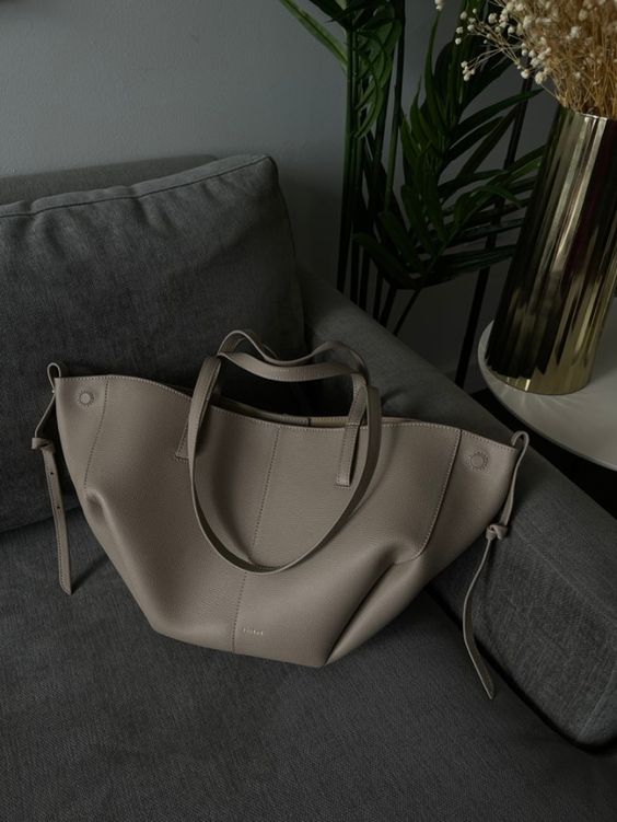 Noor Vintage Shoulder Bag for Women – Elegant & Stylish Handbag | ventumra